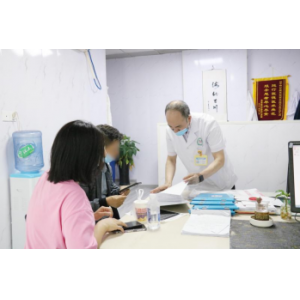 嚇人！男子睡覺翻了個身，結(jié)果天旋地轉(zhuǎn)直接吐了