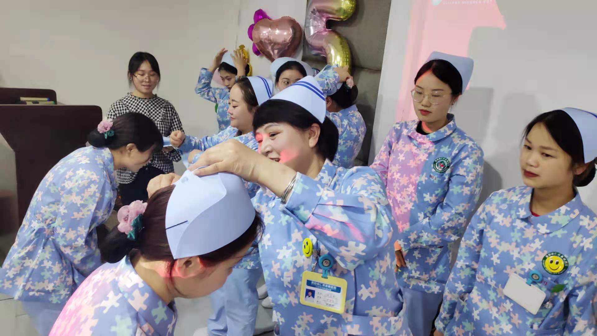 貴陽銘仁耳鼻喉醫(yī)院舉辦“2021紀(jì)念5·12國際護(hù)士節(jié)”活動(dòng)(圖2) 貴陽銘仁耳鼻喉醫(yī)院舉辦“2021紀(jì)念5·12國際護(hù)士節(jié)”活動(dòng)(圖2)