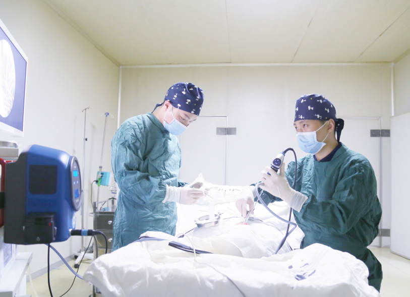 十歲小孩被書本砸破鼻子，(圖2)