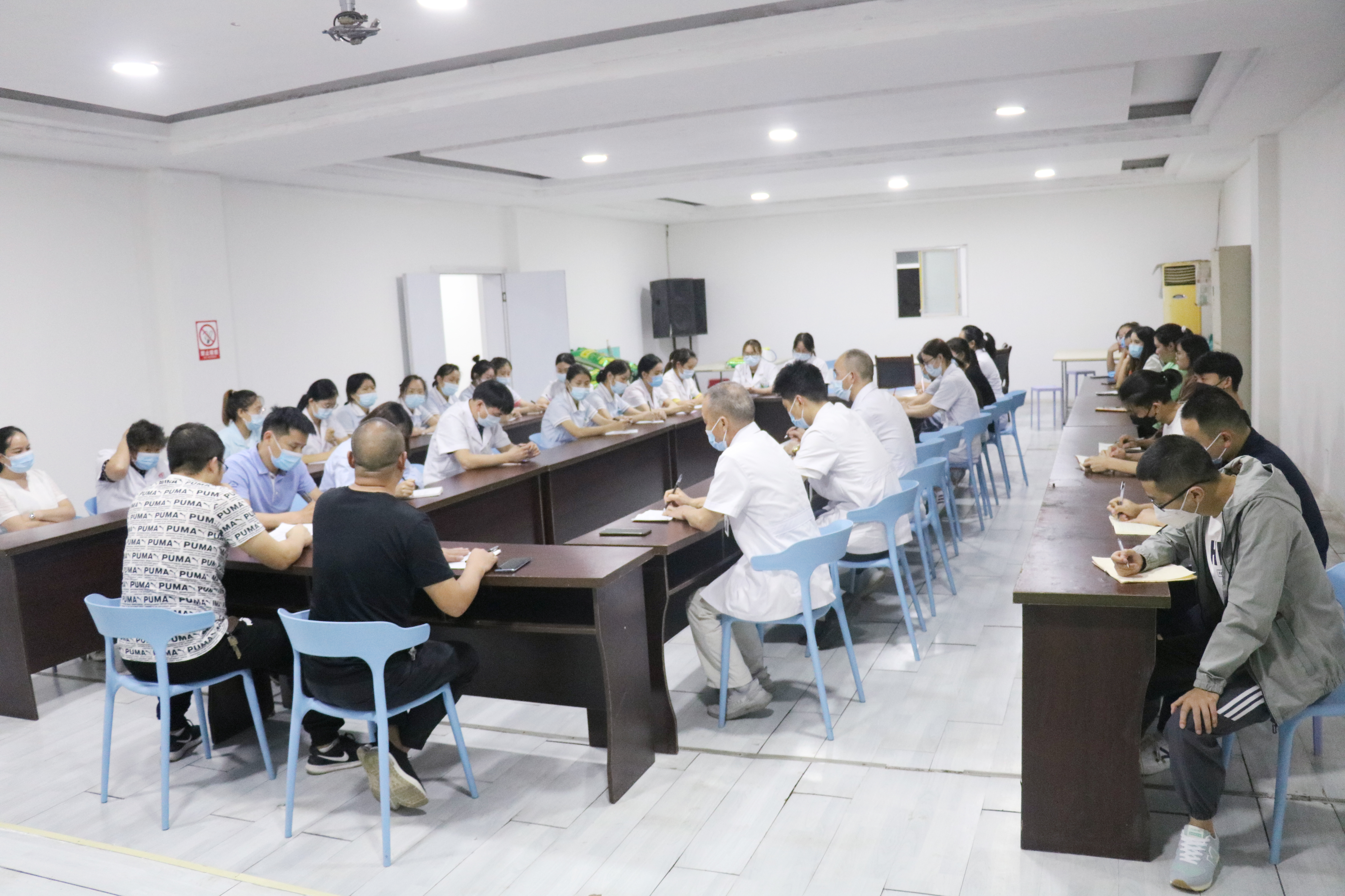 貴陽銘仁耳鼻喉醫(yī)院 召開全院職工大會(圖1) 貴陽銘仁耳鼻喉醫(yī)院 召開全院職工大會(圖1)