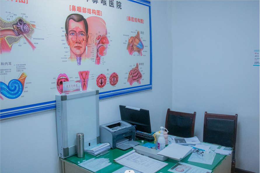 老人患上了旋轉(zhuǎn)性暈眩耳石癥，怎么辦？銘仁教你一招搞定(圖2)