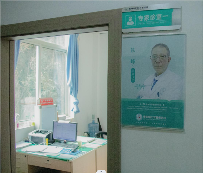 老人患上了旋轉(zhuǎn)性暈眩耳石癥，怎么辦？銘仁教你一招搞定(圖3)